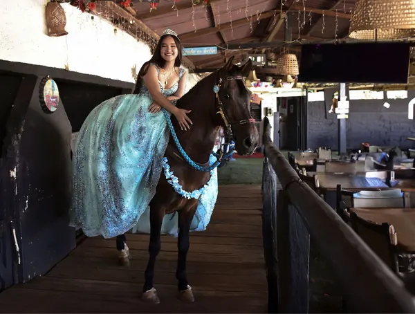 Prequince en Fotos con caballos (Fonda Guadalupe), foto 3